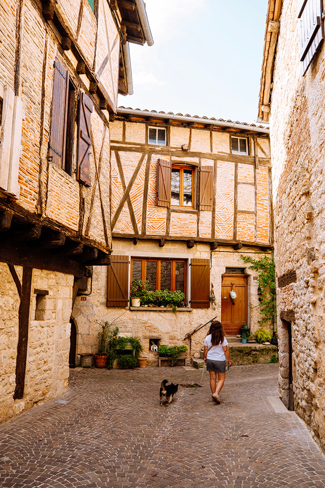 Ruelle de Castelnau-de-Montmiral dans le Tarn