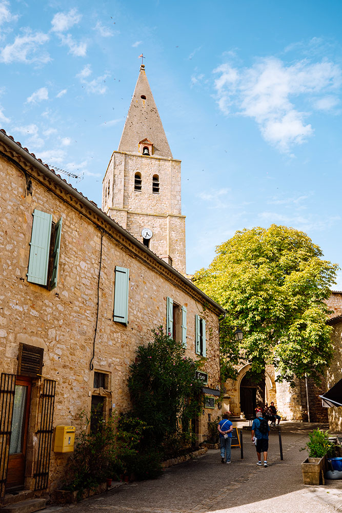 Eglise de Puycelsi dans le Tarn