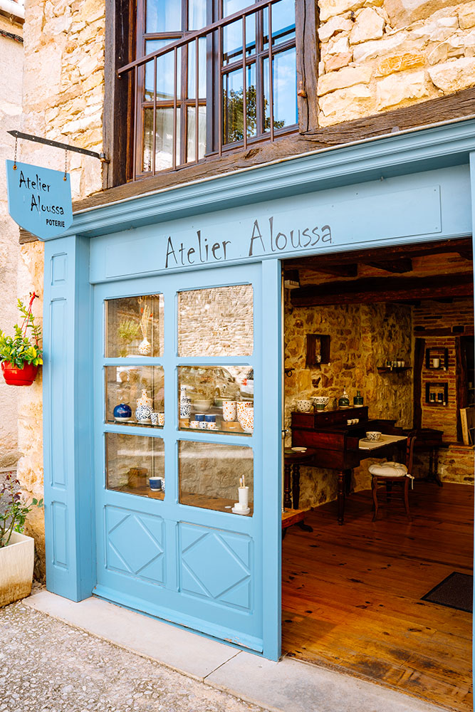Devanture de l'atelier Aloussa à Puyelsi